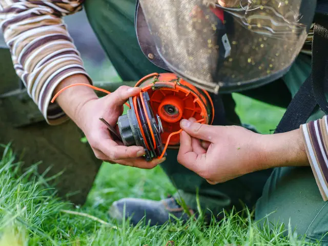 replacing trimmer string