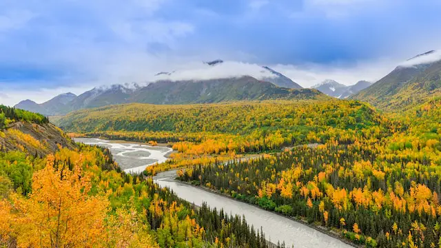 Stunning scenery, one of the reasons to experience the wonders of Alaska at least once in your life